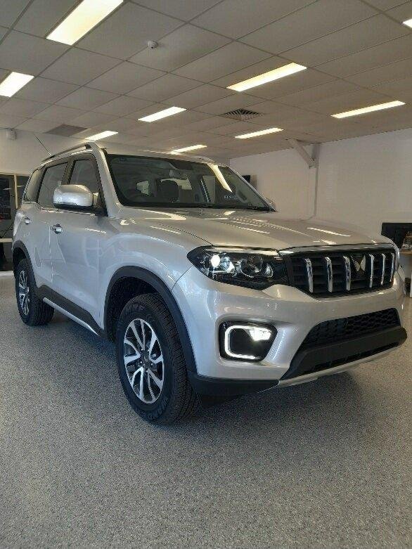 2023 Mahindra Scorpio Z8L 4X4 Dazzling Silver