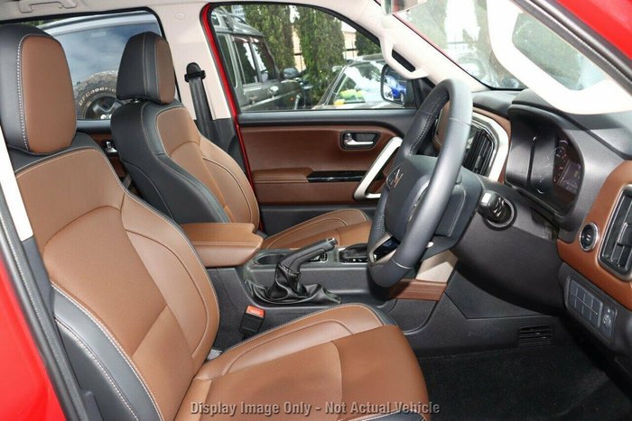2023 Mahindra Scorpio Z8 4X4 Dazzling Silver