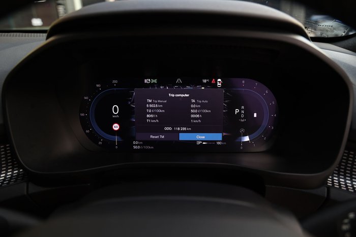 2023 Volvo XC40 Ultimate B5 Dark