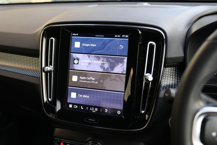 2023 Volvo XC40 Ultimate B5 Dark