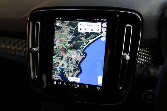 2023 Volvo XC40 Ultimate B5 Dark