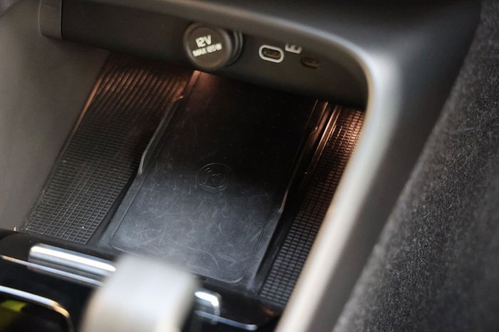 2023 Volvo XC40 Ultimate B5 Dark