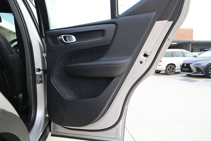 2023 Volvo XC40 Ultimate B5 Dark