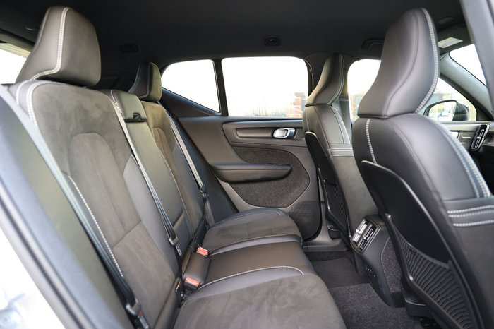 2023 Volvo XC40 Ultimate B5 Dark