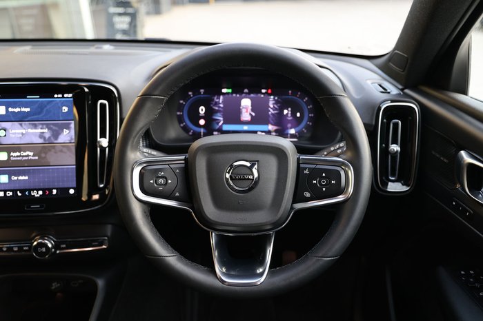 2023 Volvo XC40 Ultimate B5 Dark