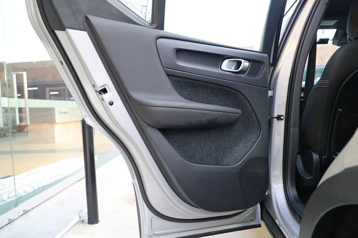 2023 Volvo XC40 Ultimate B5 Dark