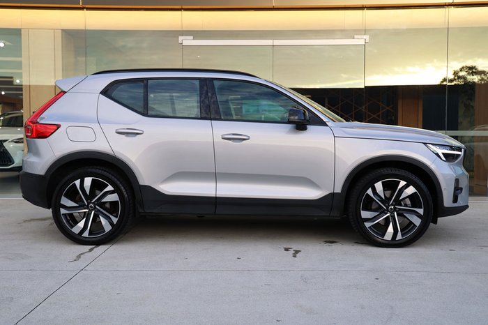2023 Volvo XC40 Ultimate B5 Dark