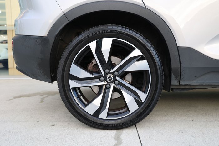 2023 Volvo XC40 Ultimate B5 Dark