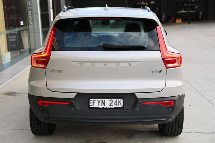 2023 Volvo XC40 Ultimate B5 Dark
