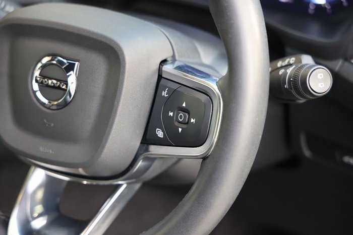 2023 Volvo XC40 Ultimate B5 Dark