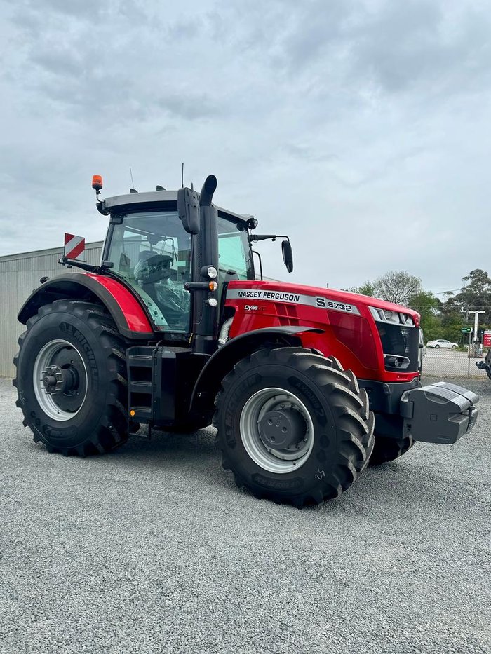 0 Massey Ferguson Demo 8732S Dyna -Vt Red