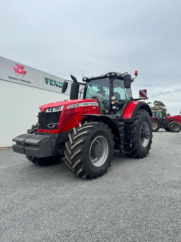 0 Massey Ferguson Demo 8732S Dyna -Vt Red