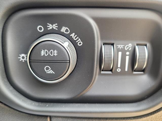 2023 RAM LARAMIE 1500 SPORT MY23 1500 Laramie Sport Crew Cab RamBox (with tonneau and bed divider) Bright White