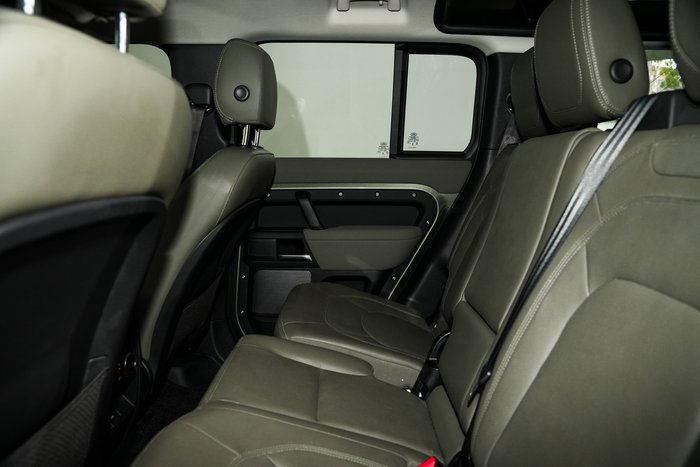 2023 Land Rover Defender 110 P400 S