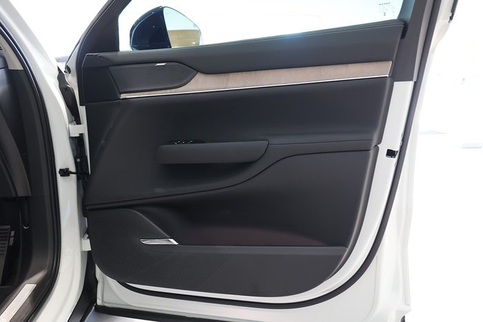 2025 Volvo EX90 Plus Twin Motor