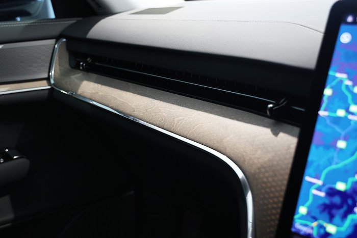 2025 Volvo EX90 Plus Twin Motor