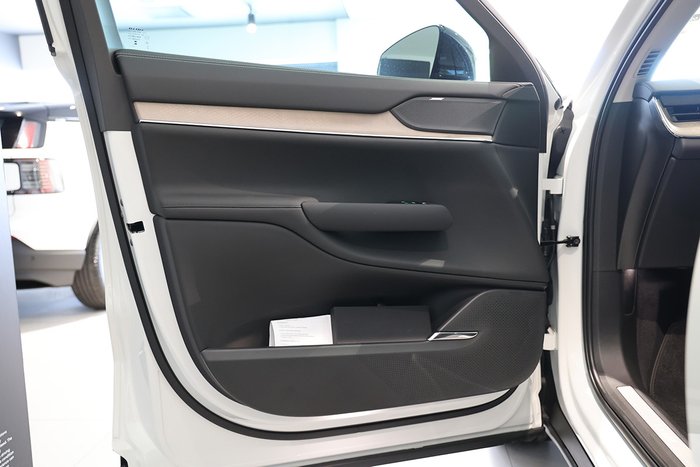 2025 Volvo EX90 Plus Twin Motor