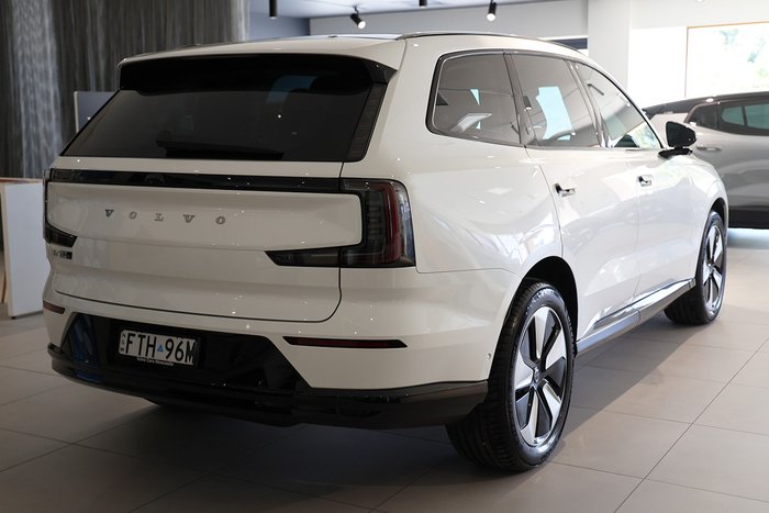 2025 Volvo EX90 Plus Twin Motor