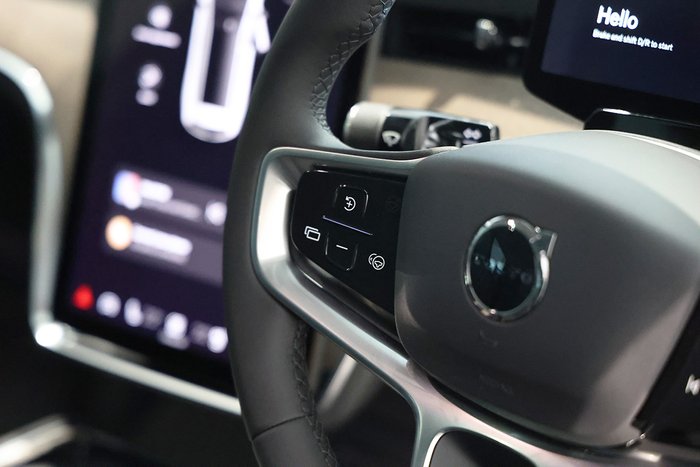 2025 Volvo EX90 Plus Twin Motor