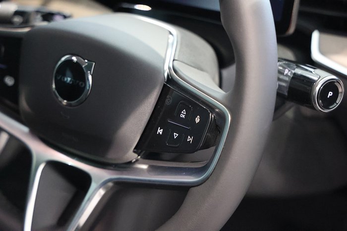 2025 Volvo EX90 Plus Twin Motor