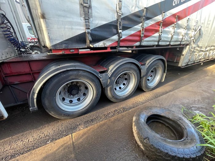 1999 Maxitrans B Double Curtainsider Double Drop Deck Combination