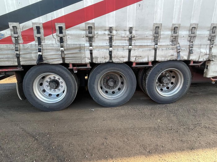 1999 Maxitrans B Double Curtainsider Double Drop Deck Combination