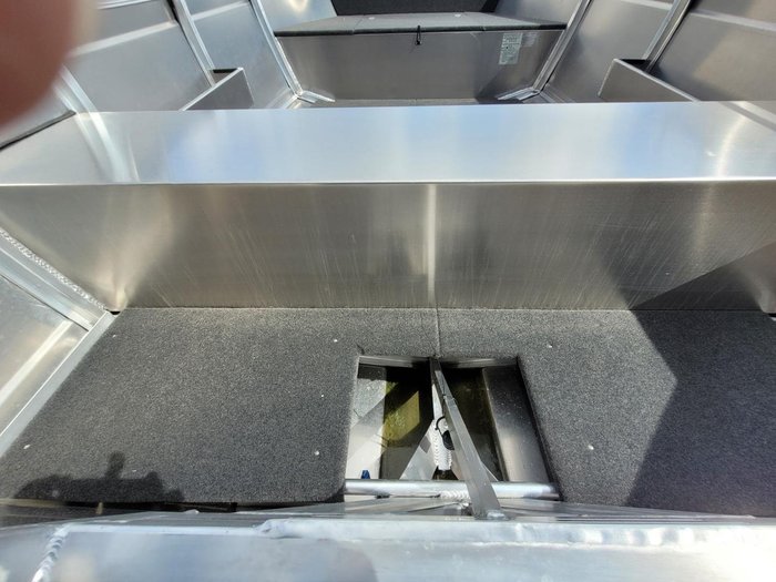 2026 QUINTREX 420 Busta