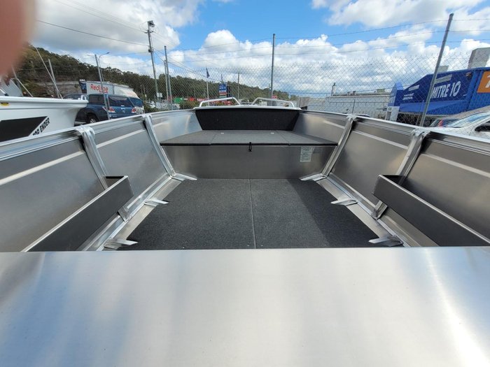 2024 QUINTREX 420 Busta