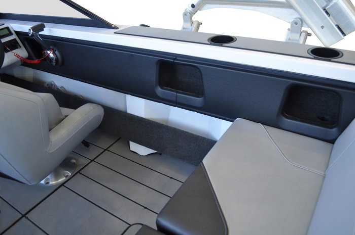 2024 QUINTREX 555 Freestyler X 150 S