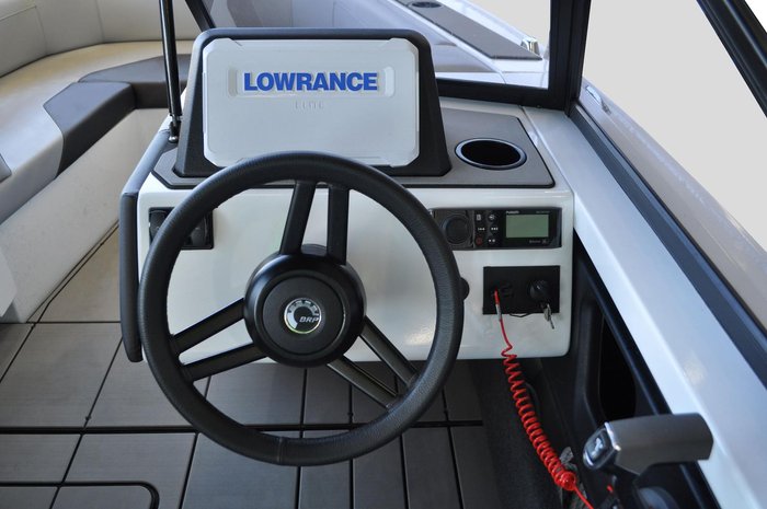 2024 QUINTREX 555 Freestyler X 150 S