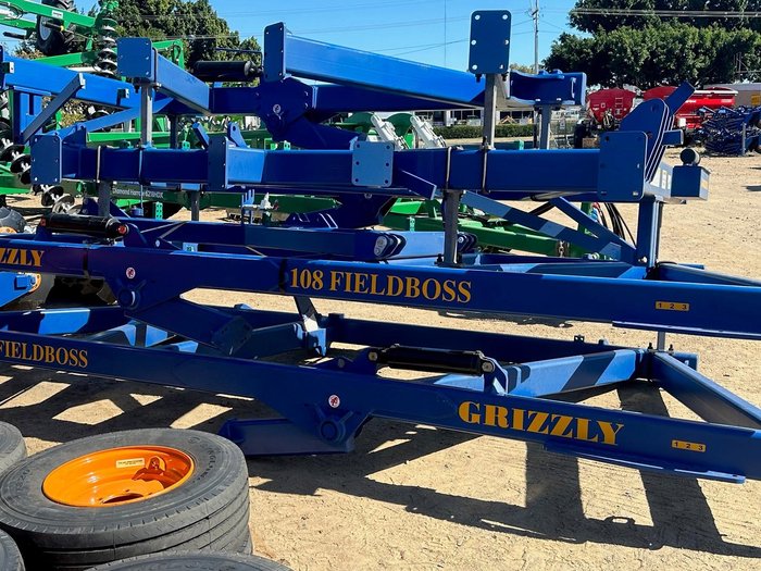 2023 Grizzly 108 Plate Folding Wing - ** Price Reduced**