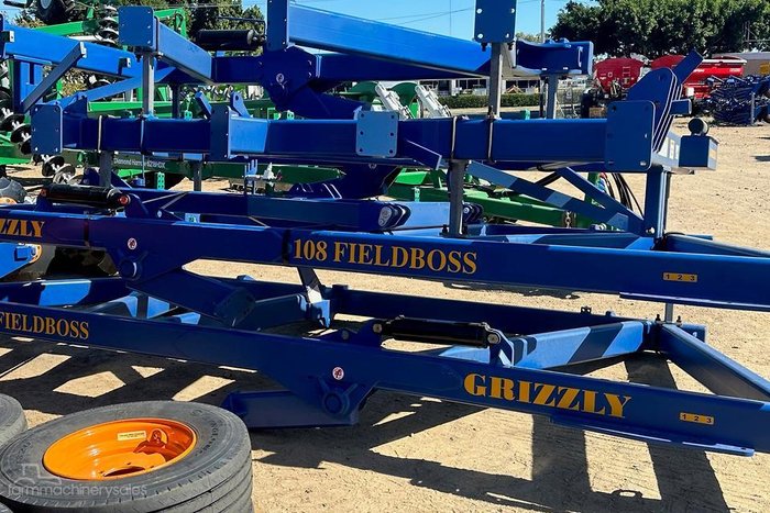 2025 Grizzly 108 Plate Field Boss Folding Wing