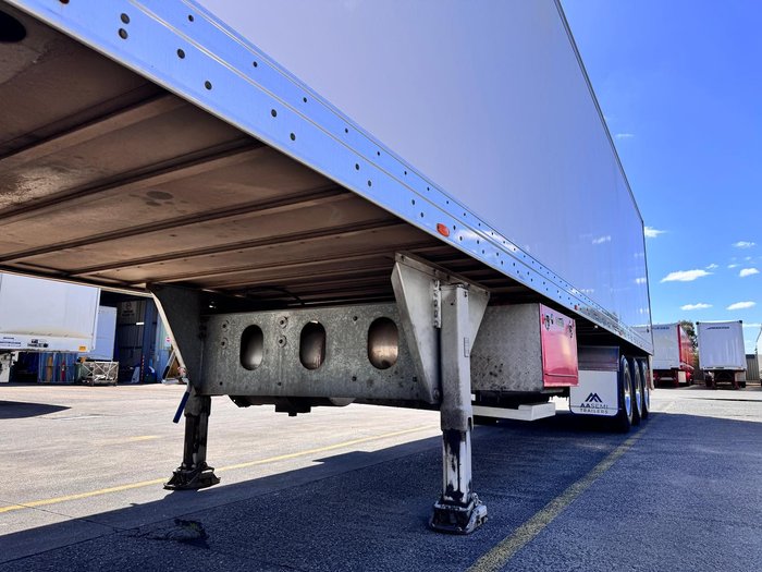 2014 Maxitrans 24 Pallet, -23 Freezer Double Stacker, Rear Evap