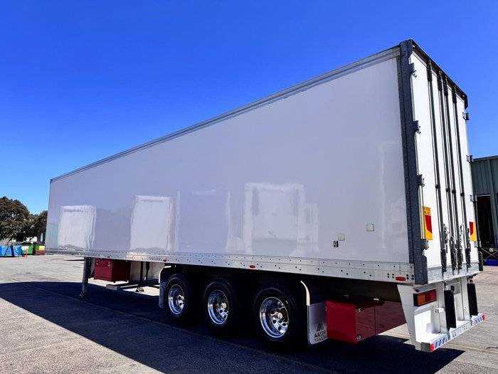2014 Maxitrans 24 Pallet, -23 Freezer Double Stacker, Rear Evap