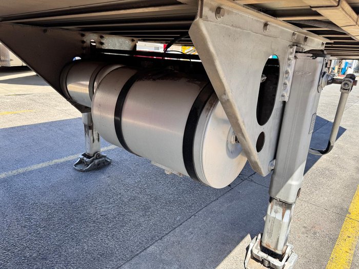 2014 Maxitrans 24 Pallet, -23 Freezer Double Stacker, Rear Evap