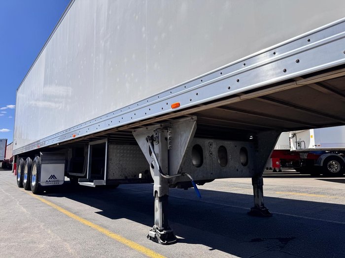 2014 Maxitrans 24 Pallet, -23 Freezer Double Stacker, Rear Evap