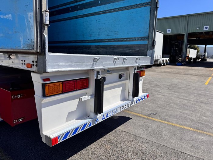 2014 Maxitrans 24 Pallet, -23 Freezer Double Stacker, Rear Evap