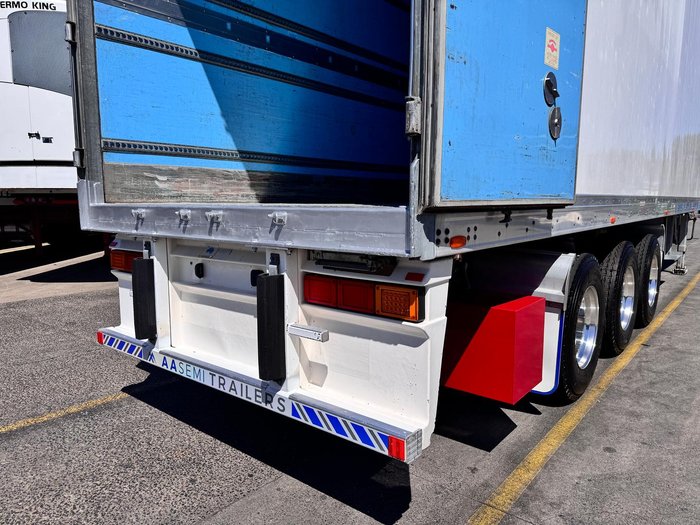 2014 Maxitrans 24 Pallet, -23 Freezer Double Stacker, Rear Evap