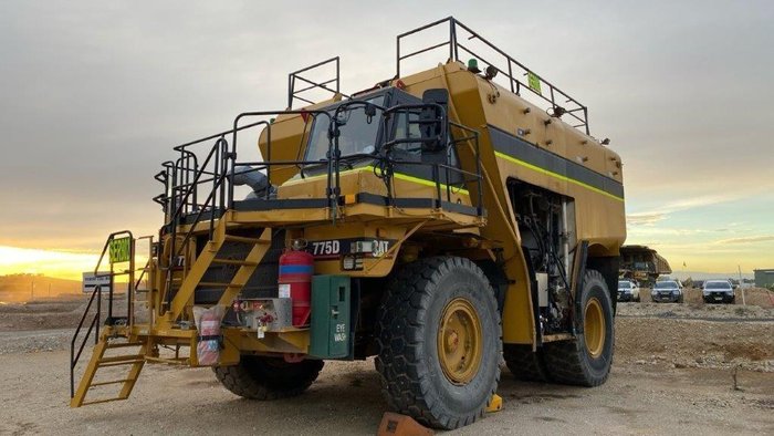 2000 Caterpillar 775D 