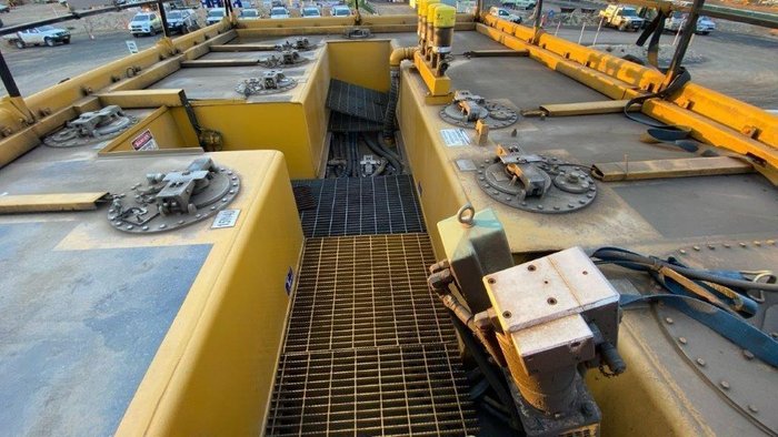 2000 Caterpillar 775D 