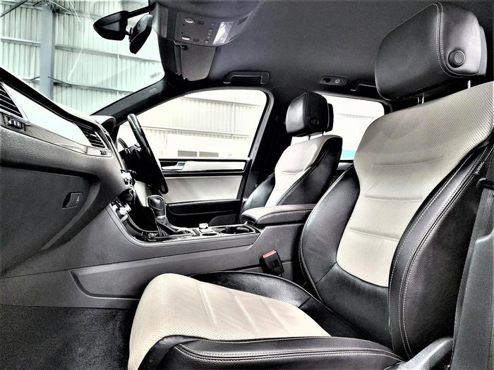 2018 Volkswagen Touareg Monochrome