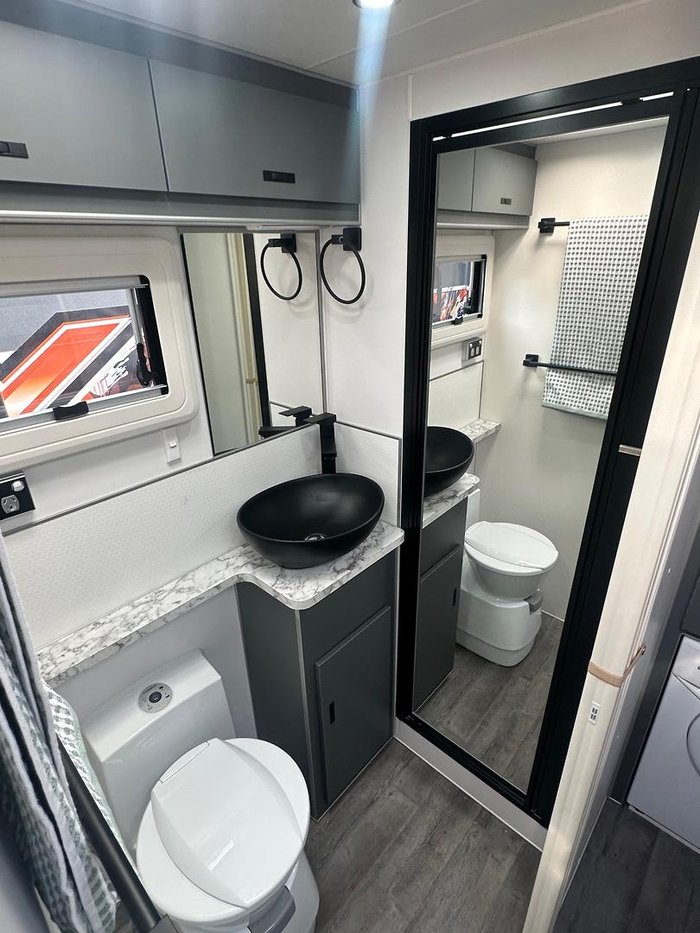 2023 JB Caravans 22' Dirt Road Extreme Family Bunk