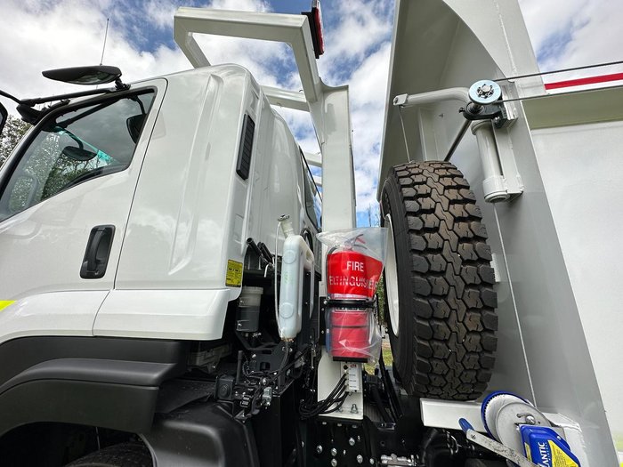 2023 Isuzu Fyj 350