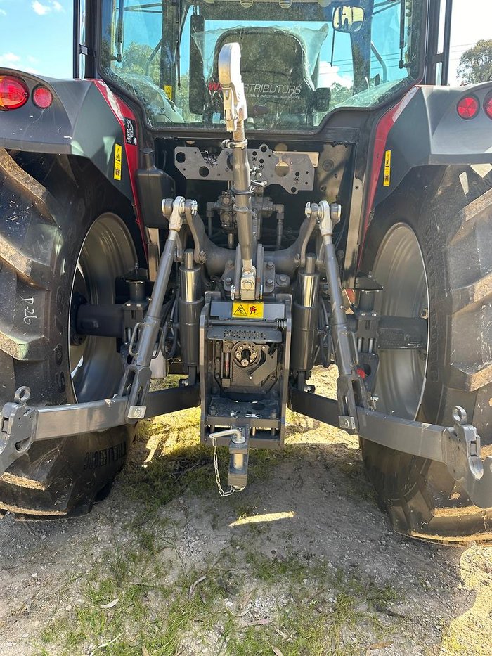 2023 Massey Ferguson 6713Es.4C Red