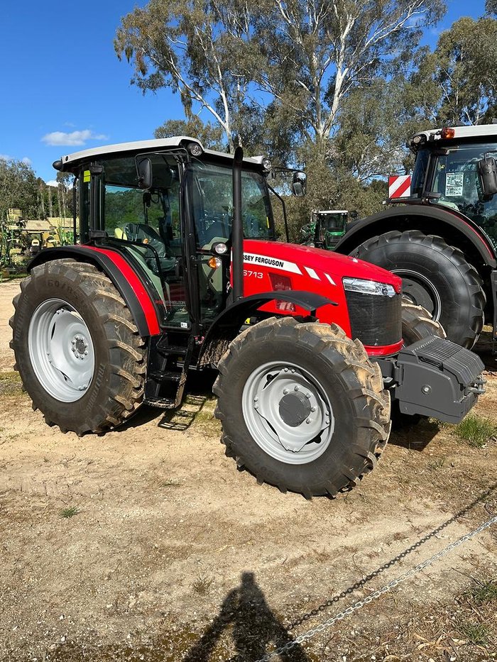2023 Massey Ferguson 6713Es.4C Red