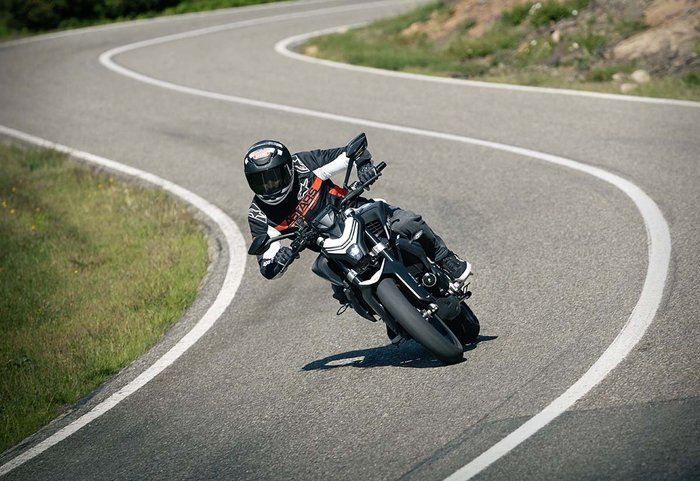 2023 CFMOTO 450NK ABS Nebula Black / Nebula White