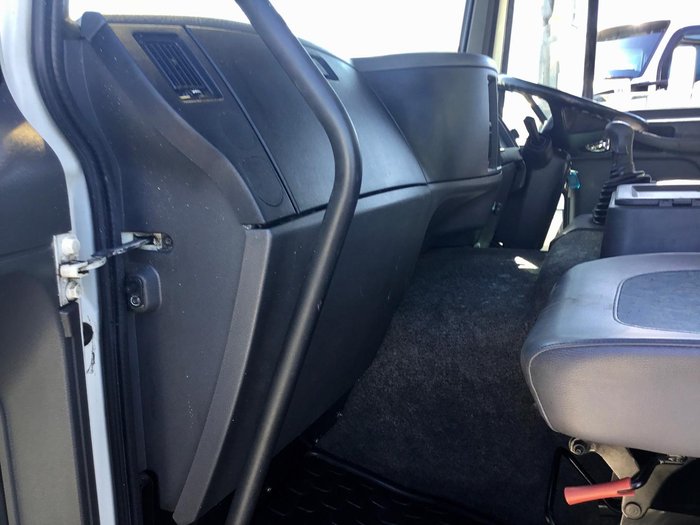 2005 Volvo Fl6-250 6X2 8,6Mt 14Plt Volvo Hist As Traded $50000+Gst FL-250 6X2 WHITE