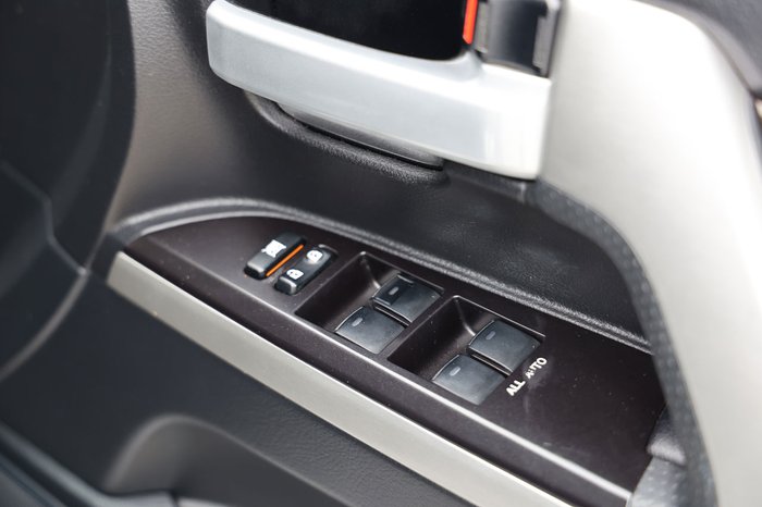 2018 TOYOTA LANDCRUISER LC200 VX (4x4)