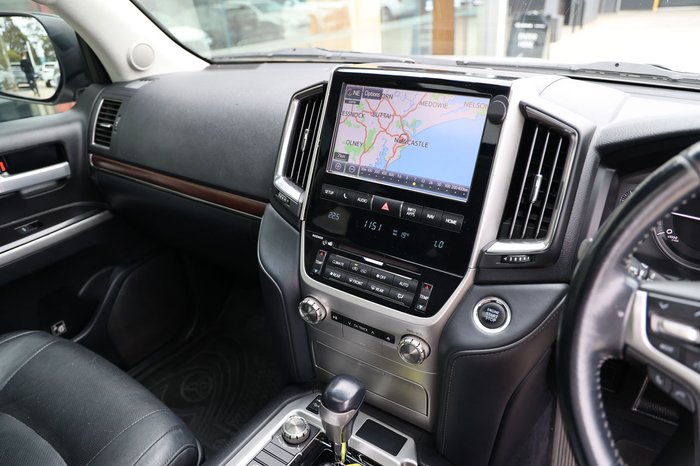 2018 TOYOTA LANDCRUISER LC200 VX (4x4)