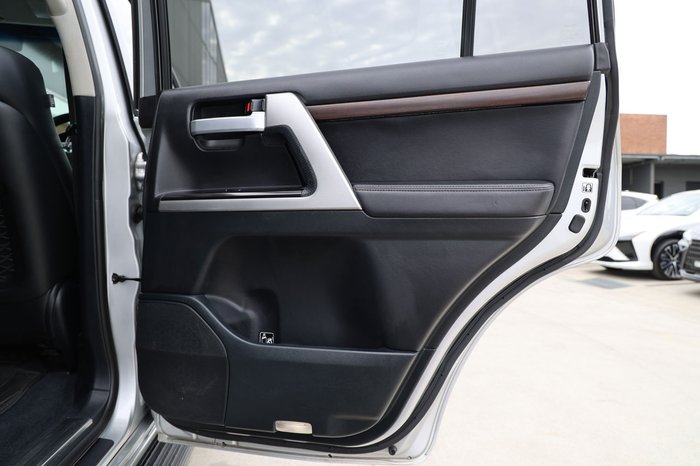 2018 TOYOTA LANDCRUISER LC200 VX (4x4)
